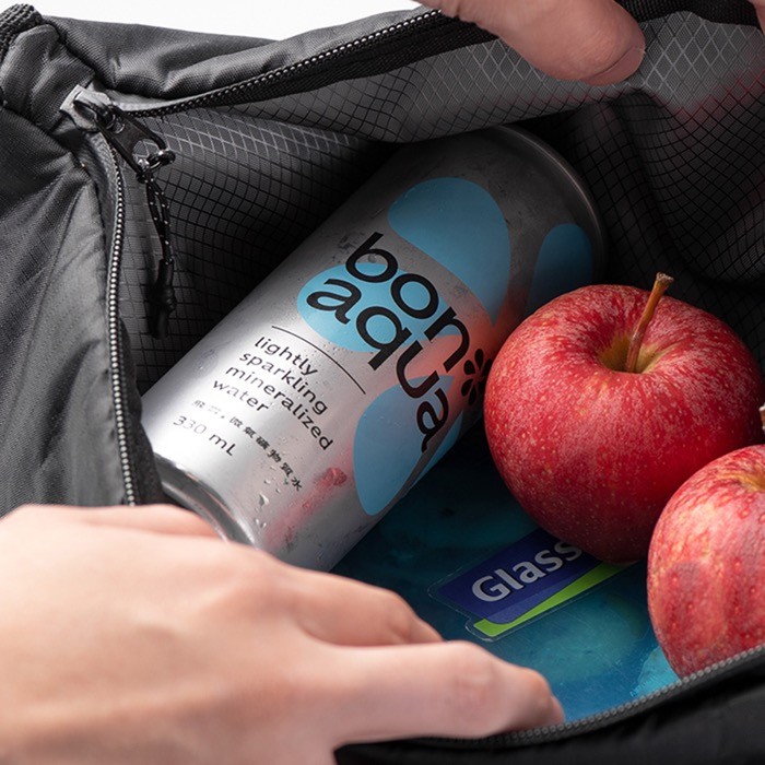 Bolsa térmica hecha de plástico oceánico con abrebotellas 52 g/m2 vista 1 Bolsa térmica hecha de plástico oceánico con abrebotellas 52 g/m2 vista 1