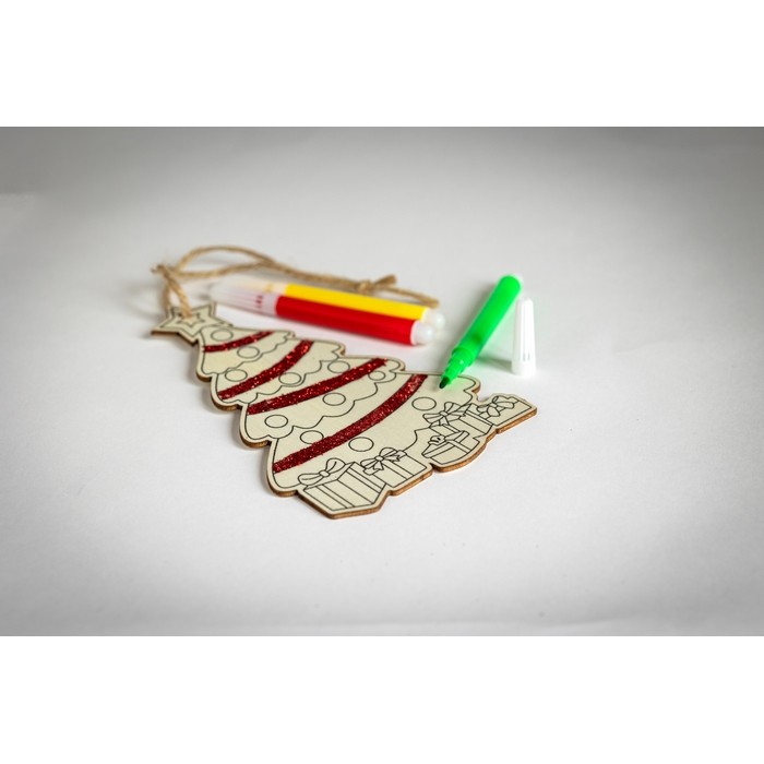 Adorno colgante de Navidad en forma de árbol de madera para colorear color madera vista fotografía cuarta vista Adorno colgante de Navidad en forma de árbol de madera para colorear color madera vista fotografía cuarta vista