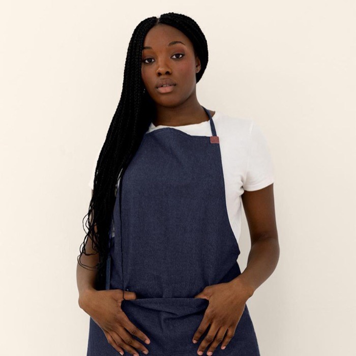 Delantal hecho de algodón denim con detalles en PU 190 g/m2 color azul vaquero vista detalle 2