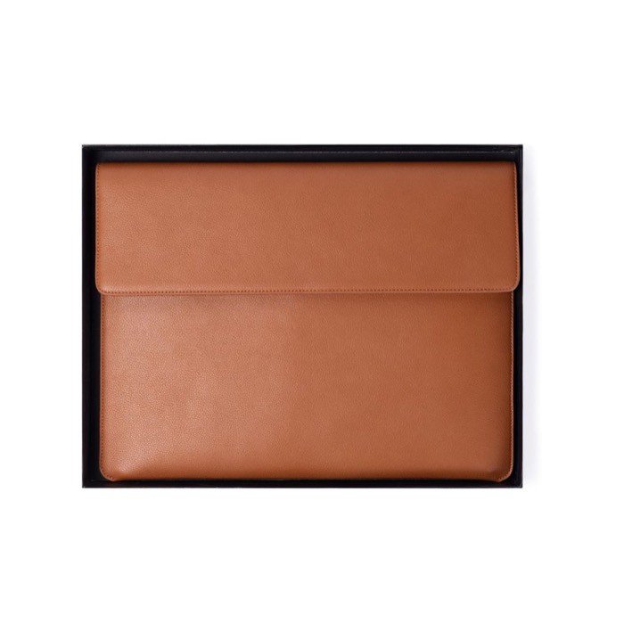 Elegante porta documentos hecho de cuero sintético personalizable color marrón cuarta vista