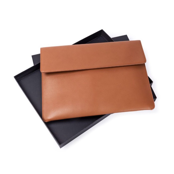 Elegante porta documentos hecho de cuero sintético personalizable color marrón quinta vista