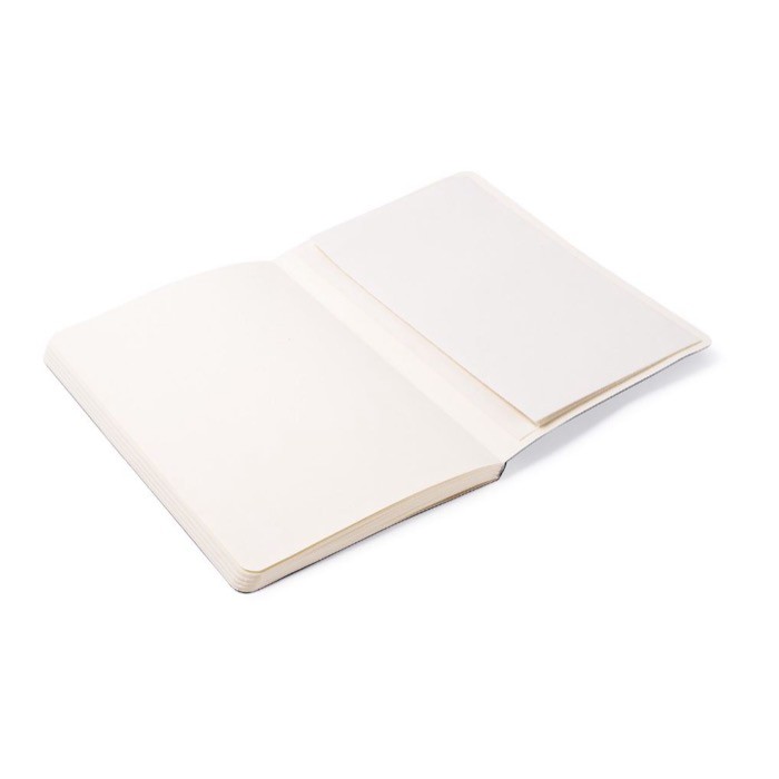 Libreta de cuero sintético con hojas color crema a rayas A5 color negro cuarta vista Libreta de cuero sintético con hojas color crema a rayas A5 color negro cuarta vista