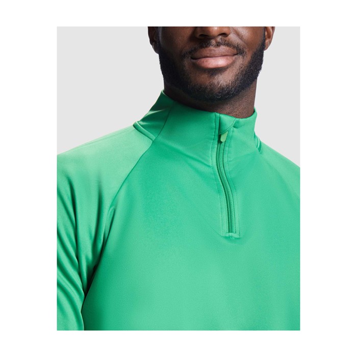 Sudadera infantil de manga larga con cremallera corta 200 g/m2 Roly color verde fluorescente imagen de estilo de vida 2 Sudadera infantil de manga larga con cremallera corta 200 g/m2 Roly color verde fluorescente imagen de estilo de vida 2