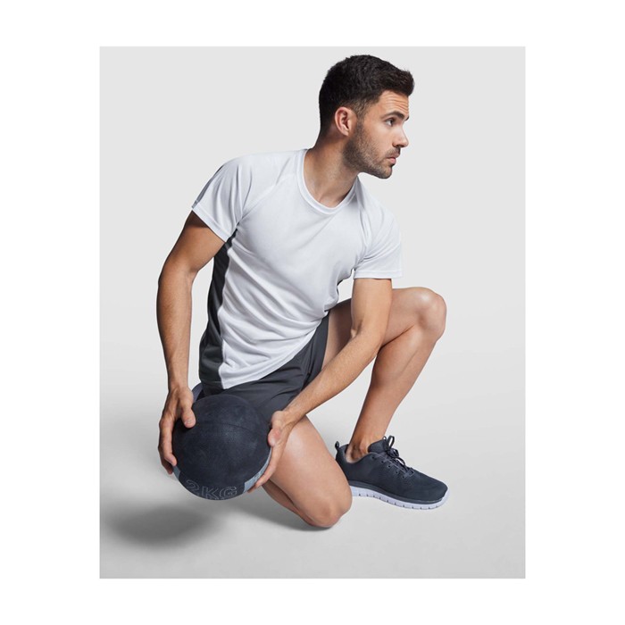 Camiseta deportiva infantil en bicolor de poliéster 140 g/m2 Roly color rojo imagen de estilo de vida Camiseta deportiva infantil en bicolor de poliéster 140 g/m2 Roly color rojo imagen de estilo de vida