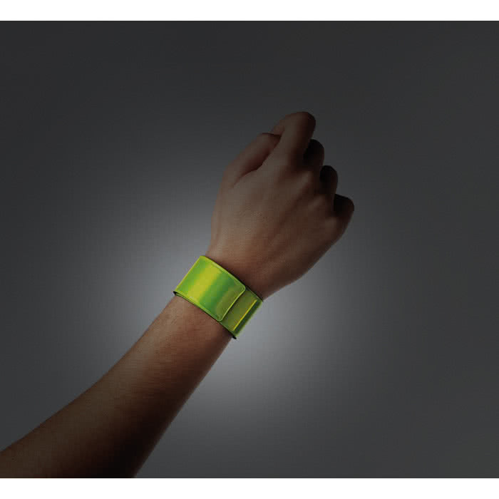 Pulseras personalizadas reflectantes PVC color amarillo tercera vista Pulseras personalizadas reflectantes PVC color amarillo tercera vista