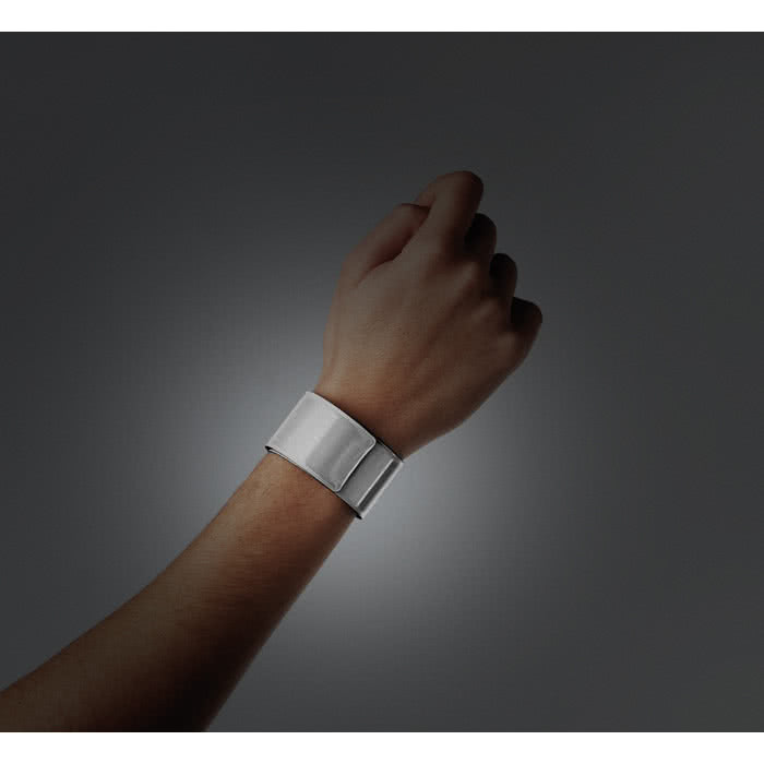 Pulseras personalizadas reflectantes PVC color plateado tercera vista Pulseras personalizadas reflectantes PVC color plateado tercera vista