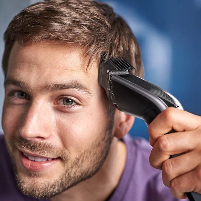 Kit de maquina de afeitar, tijeras y peine para peinar marca Phillips color titanio octava vista Kit de maquina de afeitar, tijeras y peine para peinar marca Phillips color titanio octava vista