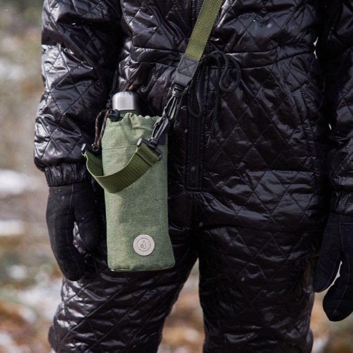 Pequeña bolsa nevera para el transporte de botellas o latas color verde tercera vista Pequeña bolsa nevera para el transporte de botellas o latas color verde tercera vista