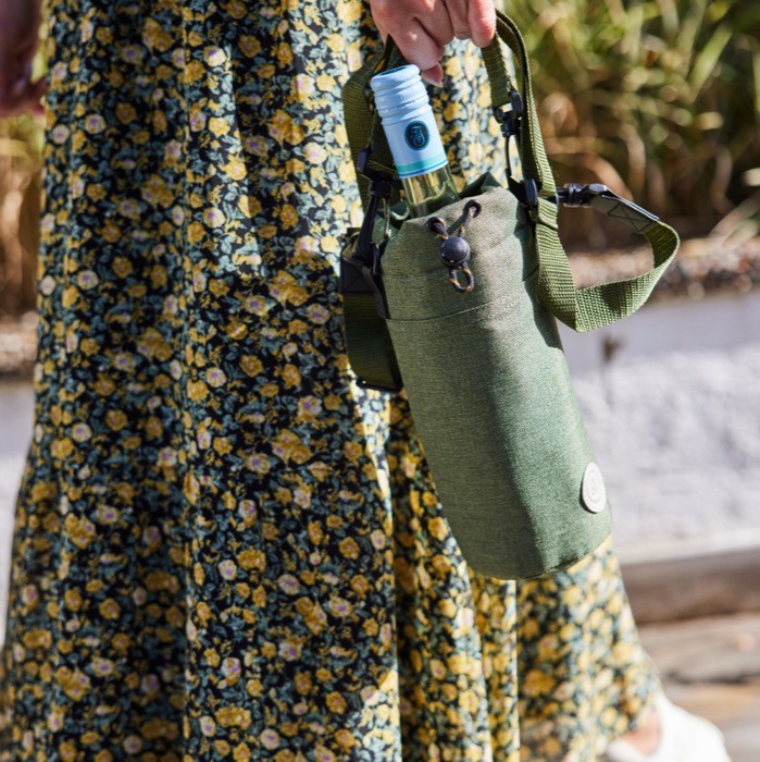 Pequeña bolsa nevera para el transporte de botellas o latas color verde cuarta vista Pequeña bolsa nevera para el transporte de botellas o latas color verde cuarta vista