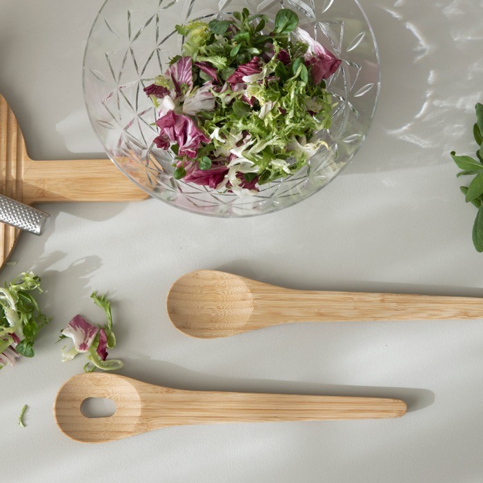 Set de 2 utensilios para servir ensalada hechos de bambú color madera segunda vista