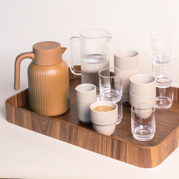 Jarra térmica con diseño de rayas verticales características 1.5L color marrón segunda vista Jarra térmica con diseño de rayas verticales características 1.5L color marrón segunda vista