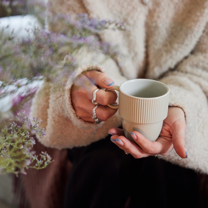 Taza apliable de porcelana con pequeña asa superior 270ml color blanco Taza apliable de porcelana con pequeña asa superior 270ml color blanco