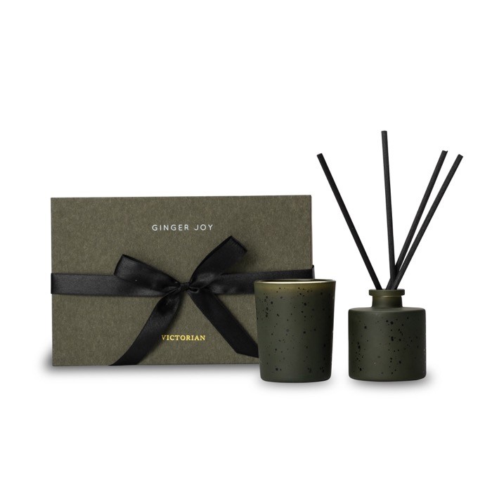Caja de regalo con vela y difusor con aroma de jengibre Victorian color verde Caja de regalo con vela y difusor con aroma de jengibre Victorian color verde