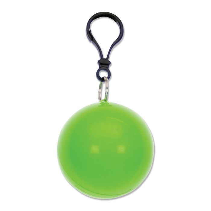 Poncho impermeable dentro de un llavero a colores con mosquetón color verde lima