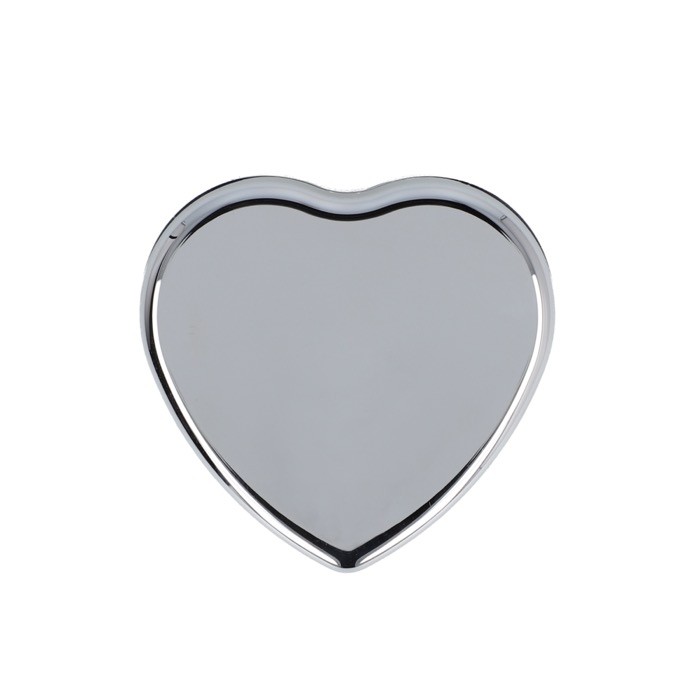 Bálsamo labial en estuche metálico en forma de corazón color plateado quinta vista Bálsamo labial en estuche metálico en forma de corazón color plateado quinta vista