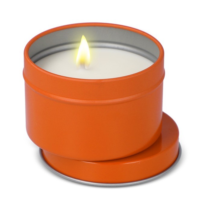 Vela de cera vegetal en tarro monocromático de acero reciclado circular color naranja segunda vista Vela de cera vegetal en tarro monocromático de acero reciclado circular color naranja segunda vista
