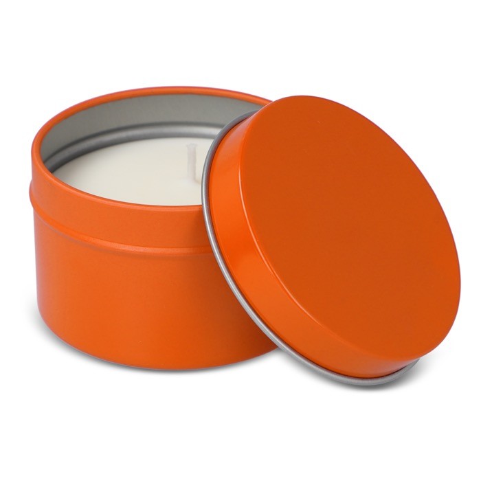 Vela de cera vegetal en tarro monocromático de acero reciclado circular color naranja tercera vista Vela de cera vegetal en tarro monocromático de acero reciclado circular color naranja tercera vista