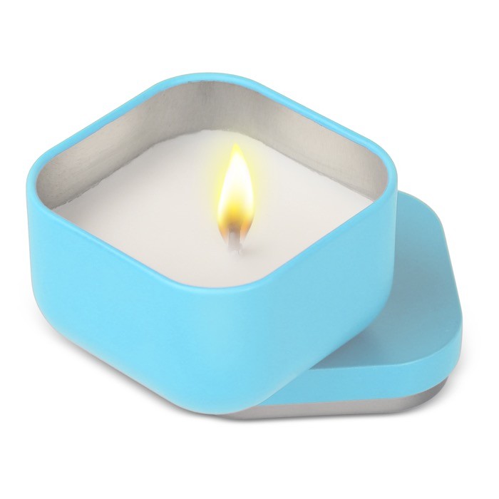 Vela de cera vegetal con aroma a vainilla en tarro de metal cuadrado color azul claro segunda vista Vela de cera vegetal con aroma a vainilla en tarro de metal cuadrado color azul claro segunda vista