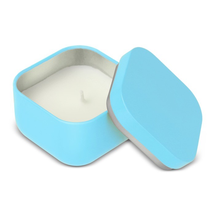 Vela de cera vegetal con aroma a vainilla en tarro de metal cuadrado color azul claro cuarta vista Vela de cera vegetal con aroma a vainilla en tarro de metal cuadrado color azul claro cuarta vista
