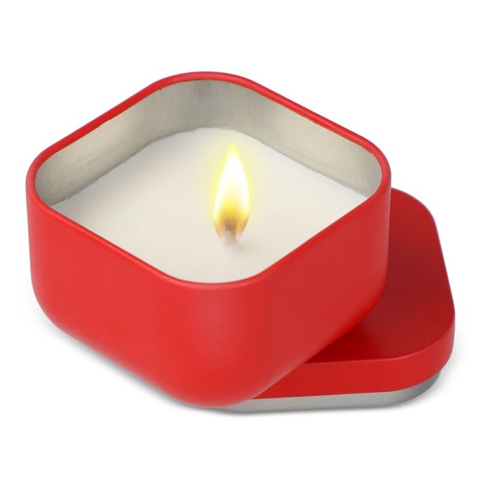 Vela de cera vegetal con aroma a vainilla en tarro de metal cuadrado color rojo segunda vista Vela de cera vegetal con aroma a vainilla en tarro de metal cuadrado color rojo segunda vista