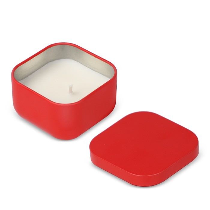 Vela de cera vegetal con aroma a vainilla en tarro de metal cuadrado color rojo quinta vista Vela de cera vegetal con aroma a vainilla en tarro de metal cuadrado color rojo quinta vista