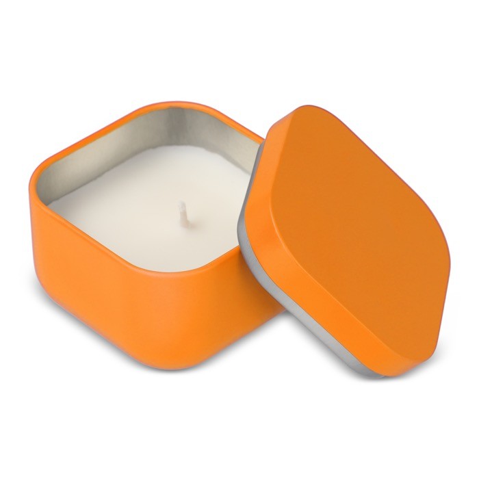 Vela de cera vegetal con aroma a vainilla en tarro de metal cuadrado color naranja tercera vista Vela de cera vegetal con aroma a vainilla en tarro de metal cuadrado color naranja tercera vista