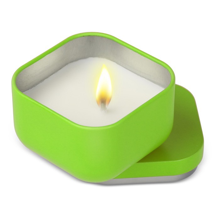 Vela de cera vegetal con aroma a vainilla en tarro de metal cuadrado color verde lima segunda vista Vela de cera vegetal con aroma a vainilla en tarro de metal cuadrado color verde lima segunda vista