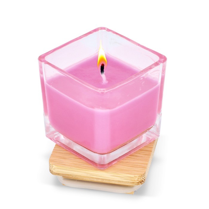 Vela de cera vegetal en tarro de cristal con tapa de bambú color rosa segunda vista Vela de cera vegetal en tarro de cristal con tapa de bambú color rosa segunda vista