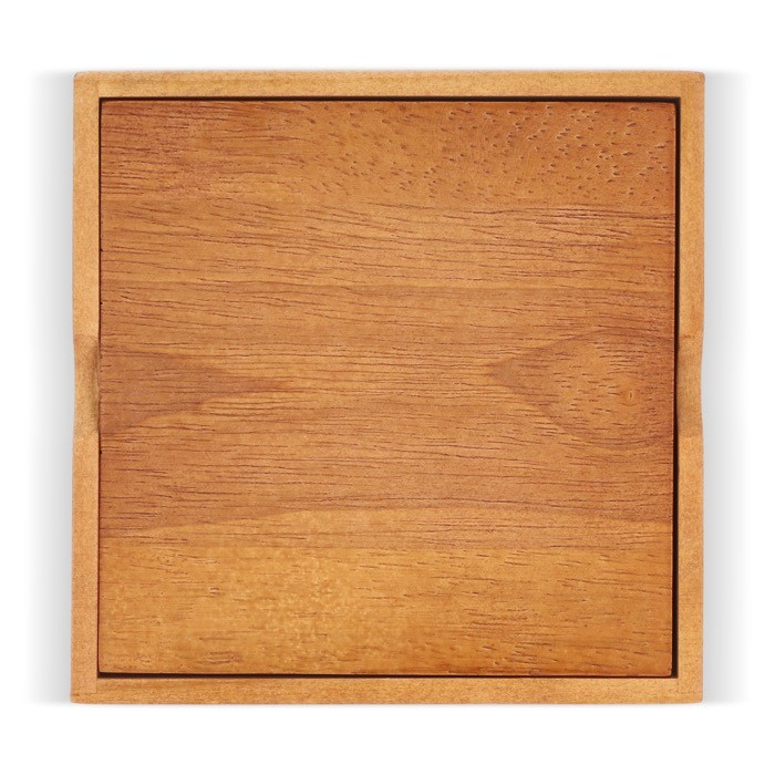 Juego de solitario en caja de madera que es tablero y almacenamiento color natural quinta vista Juego de solitario en caja de madera que es tablero y almacenamiento color natural quinta vista