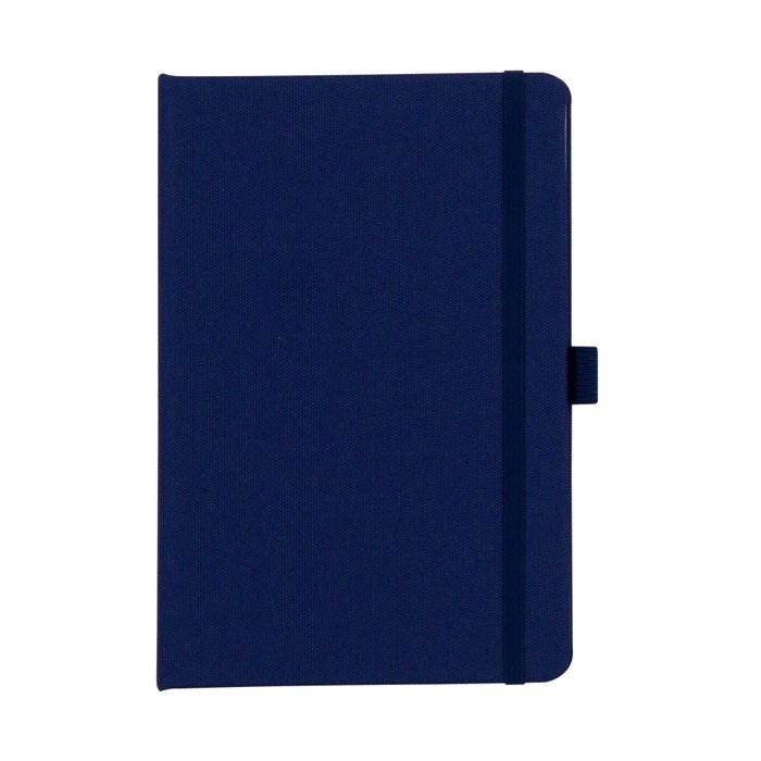 Libreta de RPET de tapa dura y porta bolígrafo con correa elástica A5 color azul oscuro segunda vista Libreta de RPET de tapa dura y porta bolígrafo con correa elástica A5 color azul oscuro segunda vista