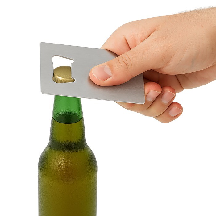 Abrebotellas hecho de acero inoxidable en forma de tarjeta de crédito color plateado segunda vista Abrebotellas hecho de acero inoxidable en forma de tarjeta de crédito color plateado segunda vista