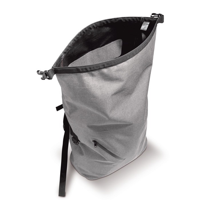 Mochilla roll-top resistente al agua con bolsillo frontal 22L color gris quinta vista Mochilla roll-top resistente al agua con bolsillo frontal 22L color gris quinta vista