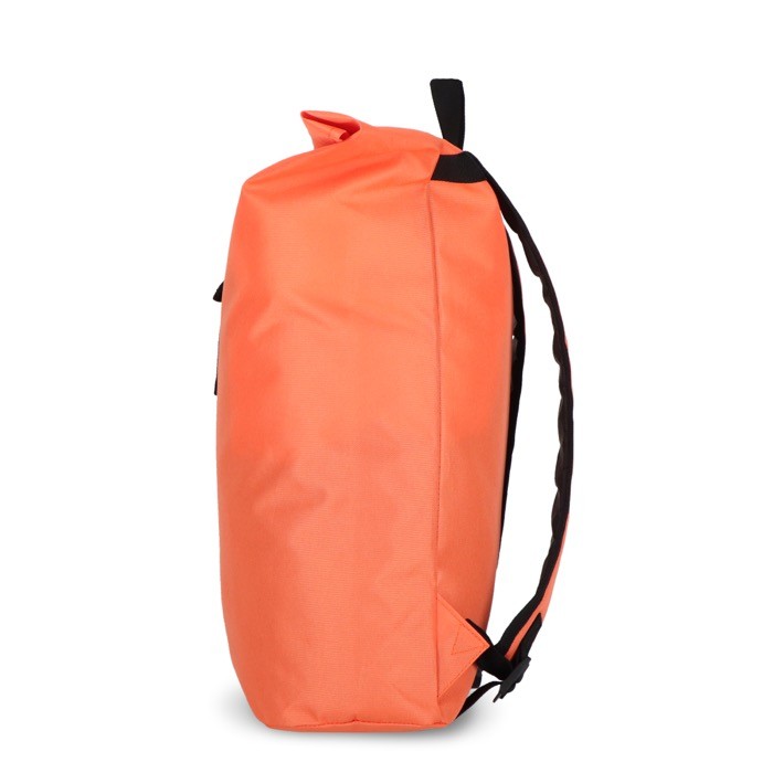 Mochila rolltop de RPET con pequeña cremallera frontal 20L color naranja cuarta vista Mochila rolltop de RPET con pequeña cremallera frontal 20L color naranja cuarta vista
