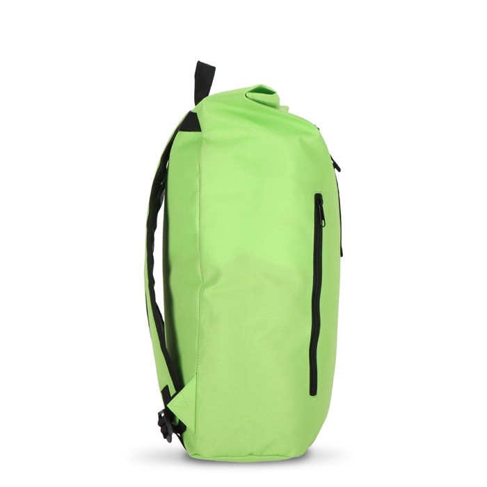 Mochila rolltop de RPET con pequeña cremallera frontal 20L color verde lima tercera vista Mochila rolltop de RPET con pequeña cremallera frontal 20L color verde lima tercera vista