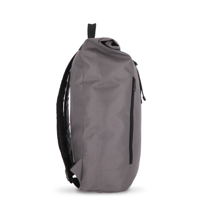 Mochila rolltop de RPET con pequeña cremallera frontal 20L color gris tercera vista Mochila rolltop de RPET con pequeña cremallera frontal 20L color gris tercera vista