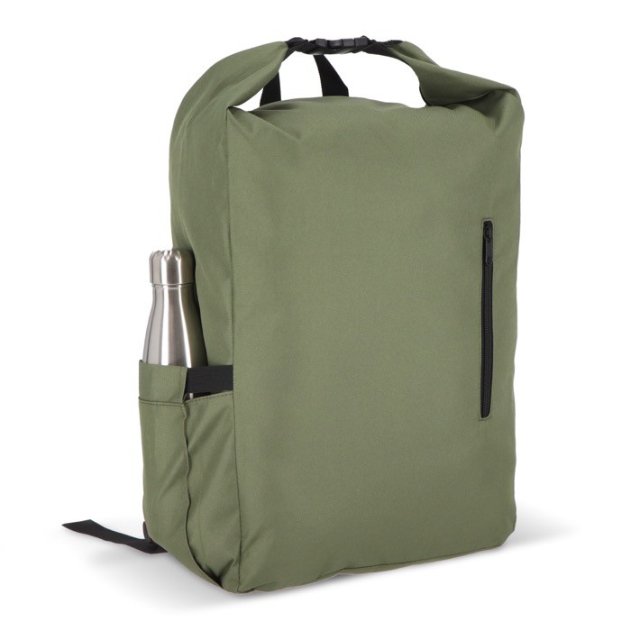 Mochila enrollable de RPET con asa superior de hebilla 20L color verde oliva sexta vista Mochila enrollable de RPET con asa superior de hebilla 20L color verde oliva sexta vista