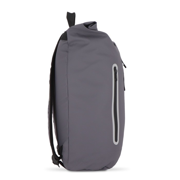 Mochila rolltop de RPET con pequeña cremallera frontal 20L color gris tercera vista Mochila rolltop de RPET con pequeña cremallera frontal 20L color gris tercera vista