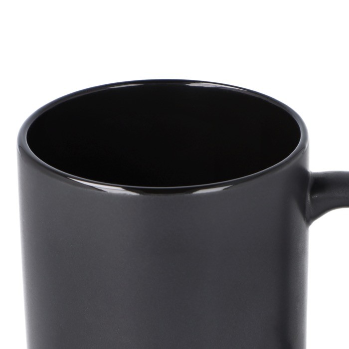 Taza de cerámica con acabado mate y contorno interior brillante 350ml color negro sexta vista