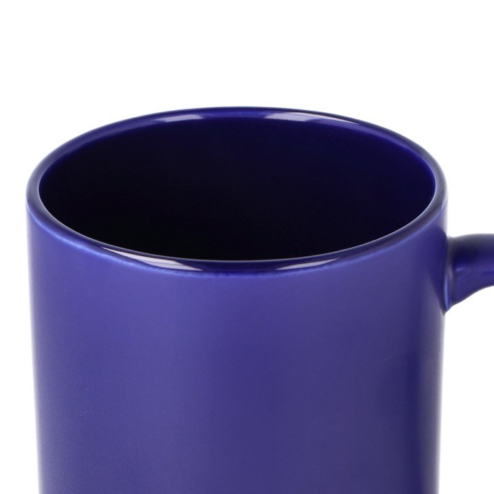 Taza de cerámica con acabado mate y contorno interior brillante 350ml color azul oscuro sexta vista