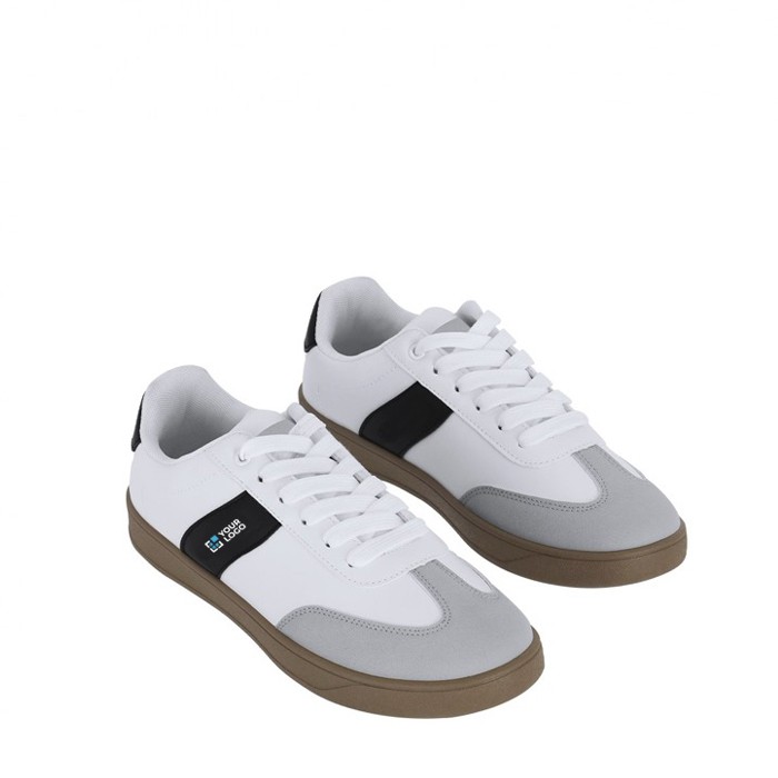 Zapatilla de piel suave y cordones a juego con suela de goma vista principal