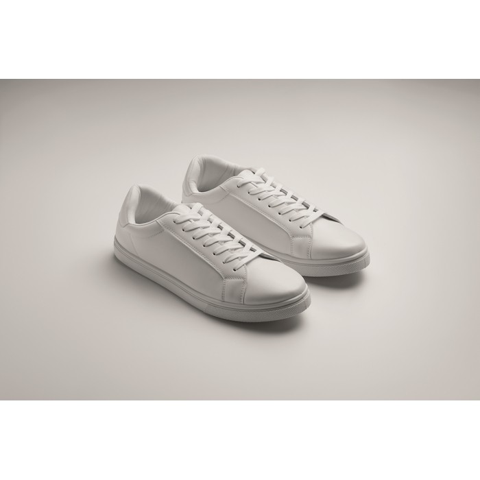 Zapatillas ligeras de cuero sintético con suela de goma vista fotografía tercera vista Zapatillas ligeras de cuero sintético con suela de goma vista fotografía tercera vista