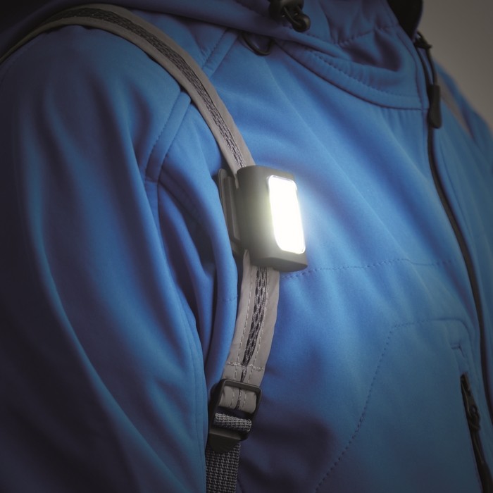 Minilinterna COB recargable con 6 modos, clip y cierre magnético color negro vista fotografía segunda vista