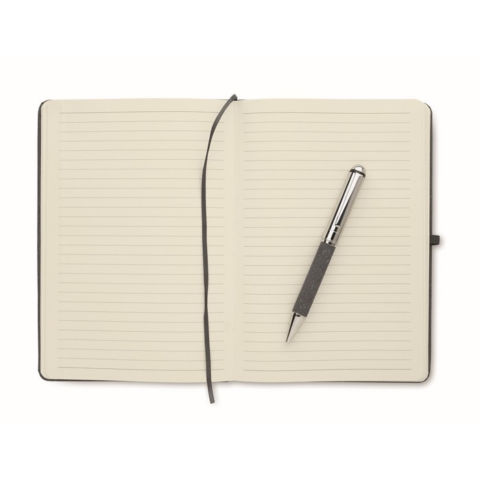 Libreta de piel reciclada con tapa dura y bolígrafo de tinta azul color negro cuarta vista Libreta de piel reciclada con tapa dura y bolígrafo de tinta azul color negro cuarta vista