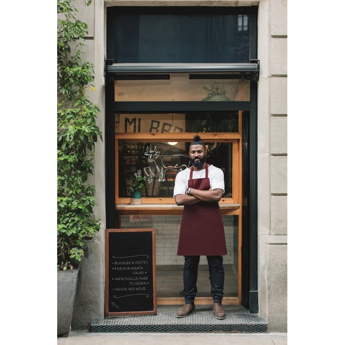 Delantal con bolsillos delanteros y ajustable del cuello 240g/m2 color burdeos vista bodegón