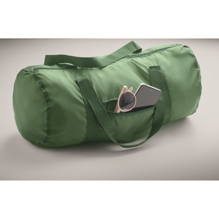 Bolsa deportiva con bolsillo frontal y capacidad de 20L color verde oscuro vista fotografía quinta vista Bolsa deportiva con bolsillo frontal y capacidad de 20L color verde oscuro vista fotografía quinta vista