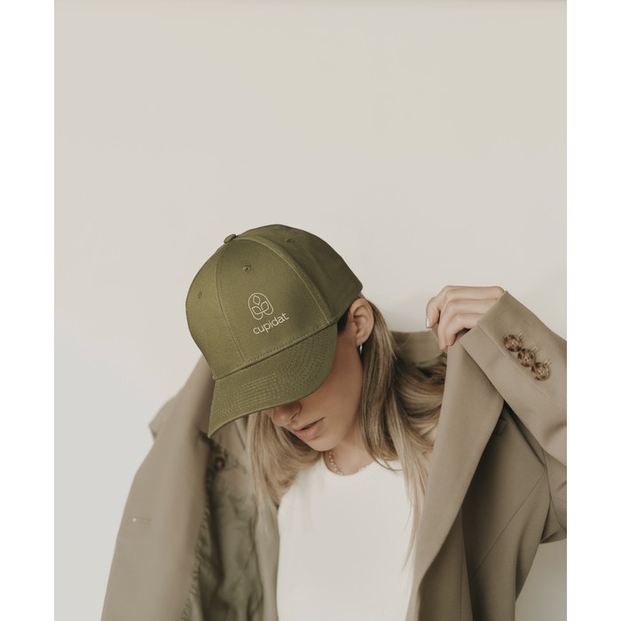 Gorra de algodón con cierre ajustable de hebilla de acero 280 g/m2 color verde militar segunda vista bodegón 2 Gorra de algodón con cierre ajustable de hebilla de acero 280 g/m2 color verde militar segunda vista bodegón 2