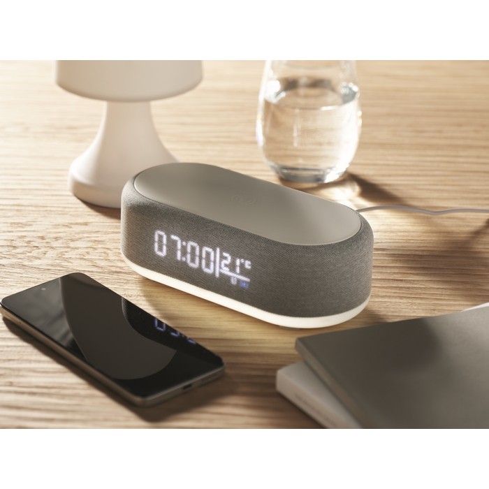 Reloj altavoz 4 en 1 de sobremesa con estación meteorológica y luz color blanco segunda vista bodegón Reloj altavoz 4 en 1 de sobremesa con estación meteorológica y luz color blanco segunda vista bodegón