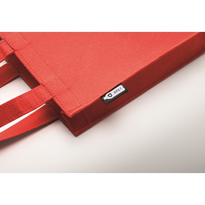 Bolsa pequeña de fieltro RPET con fuelle y asas cortas color rojo vista fotografía cuarta vista Bolsa pequeña de fieltro RPET con fuelle y asas cortas color rojo vista fotografía cuarta vista