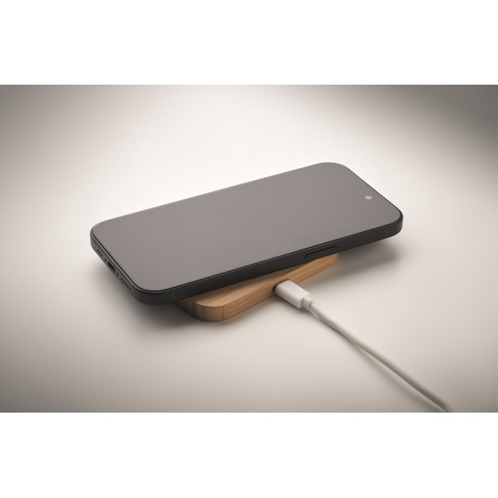 Caja de bambú con correa con función de cargador inalámbrico 15W color madera vista fotografía Caja de bambú con correa con función de cargador inalámbrico 15W color madera vista fotografía