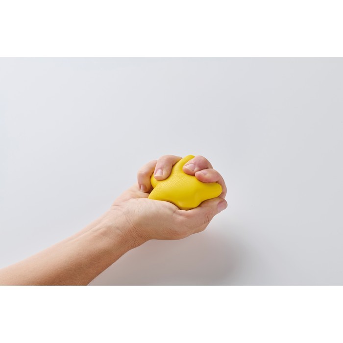 Clásica antiestrés en forma de estrella en distintos colores color amarillo vista fotografía cuarta vista